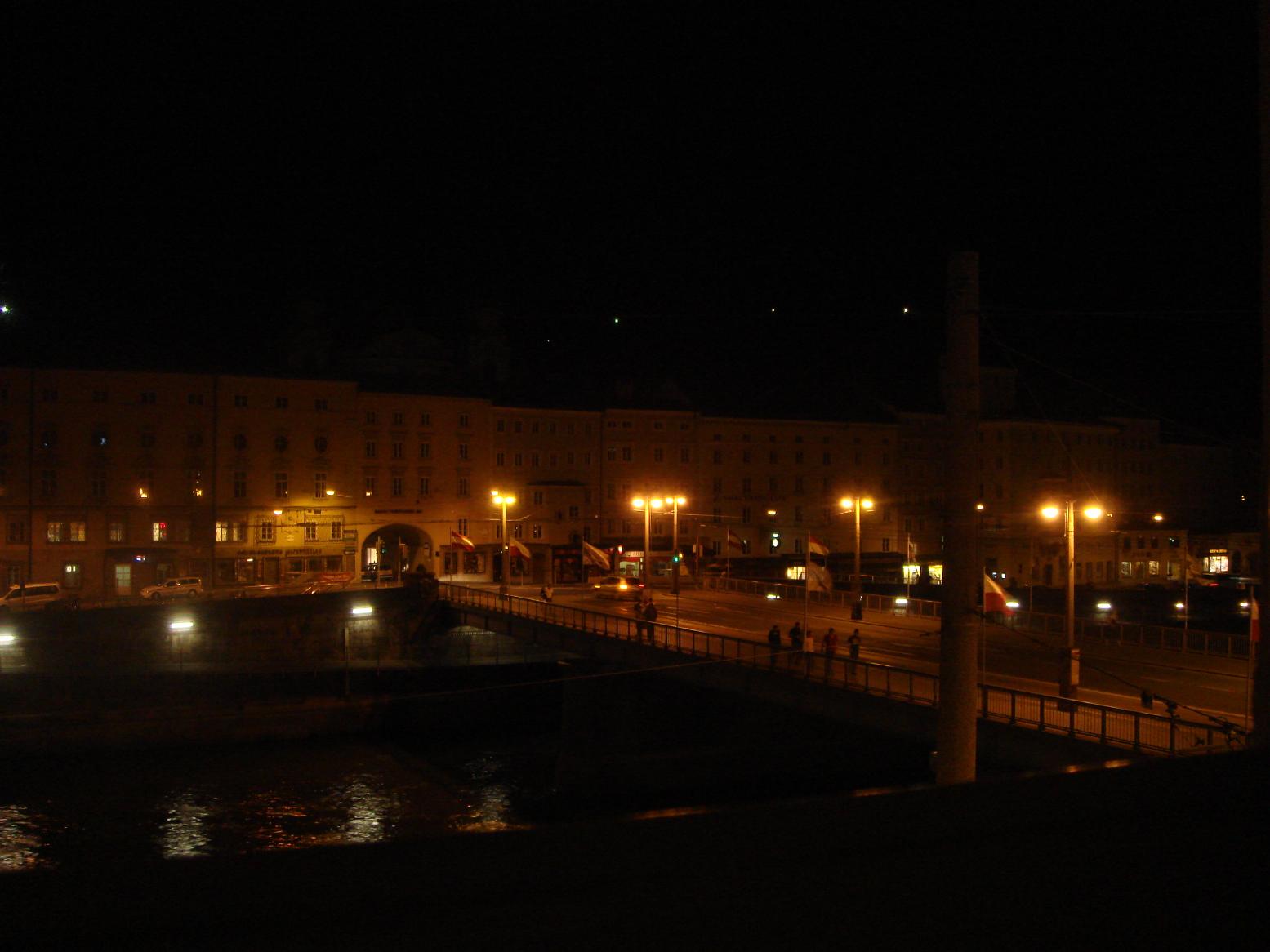 夜の旧市街。